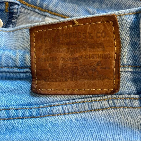 Levi’s - Light Wash Wedgie Straight Leg Jeans High Rise - Size 25