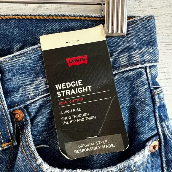 Levi’s NWT Wedgie Straight Dark Wash Jeans Size 25