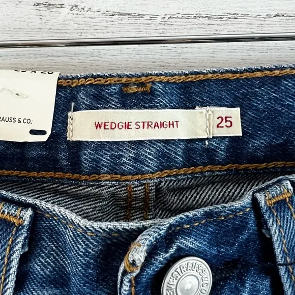 Levi’s NWT Wedgie Straight Dark Wash Jeans Size 25