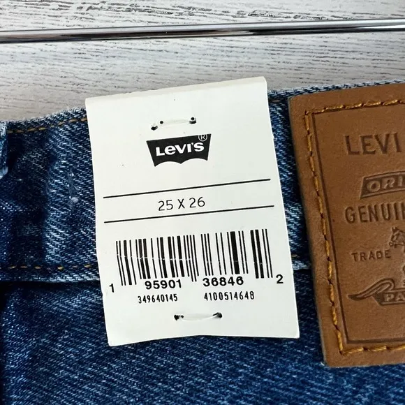 Levi’s NWT Wedgie Straight Dark Wash Jeans Size 25