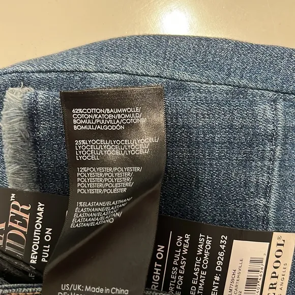 Liverpool Gia Glider The Crop Flare Cartersville Blue Fray Hem NWT