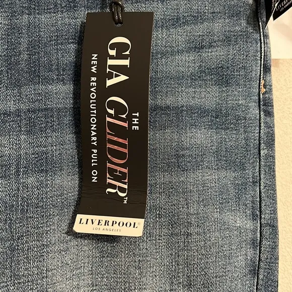 Liverpool Gia Glider The Crop Flare Cartersville Blue Fray Hem NWT