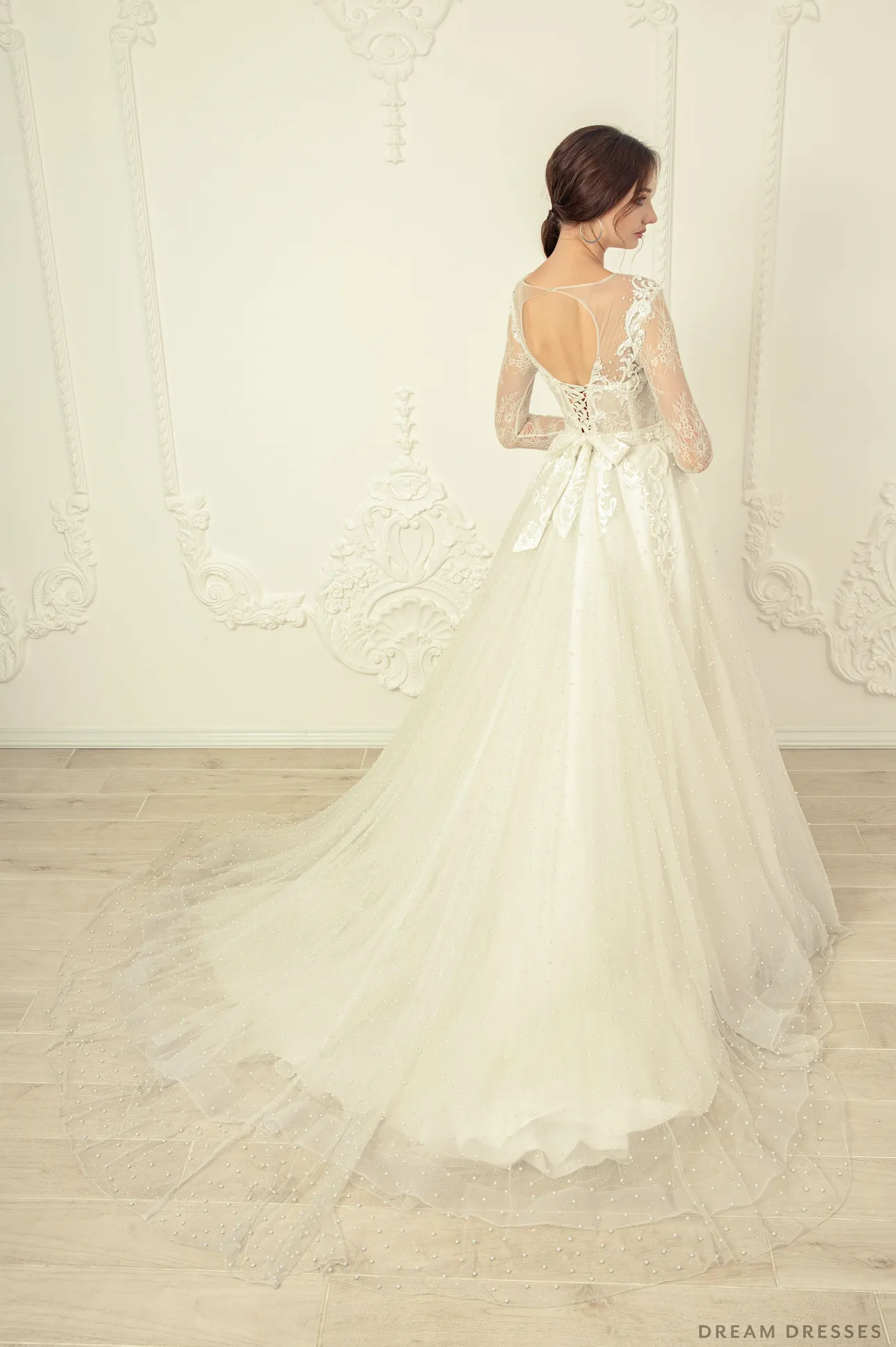 Long Sleeves Lace Wedding Dress (#Jolanda)