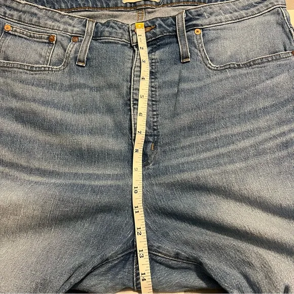 Madewell Curvy Classic Straight Jeans in Meadowland Wash size 33