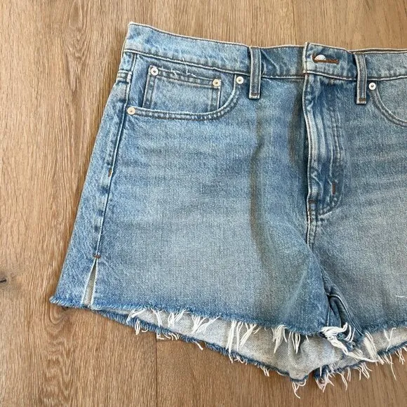 Madewell Relaxed Denim Shorts NWT Raw Edge Hem Size 30