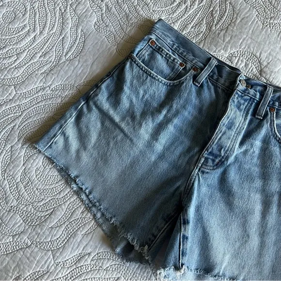 Madewell - Relaxed Mid-Length Denim Shorts in Scottsburg Wash