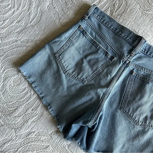 Madewell - Relaxed Mid-Length Denim Shorts in Scottsburg Wash
