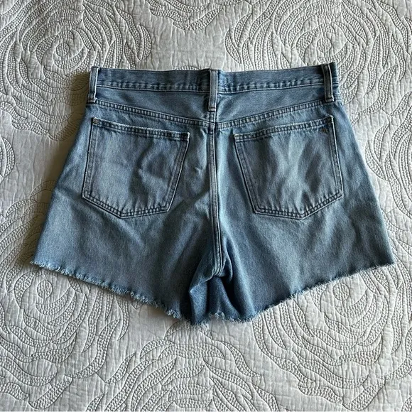 Madewell - Relaxed Mid-Length Denim Shorts in Scottsburg Wash