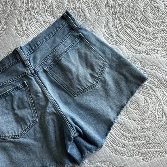 Madewell - Relaxed Mid-Length Denim Shorts in Scottsburg Wash