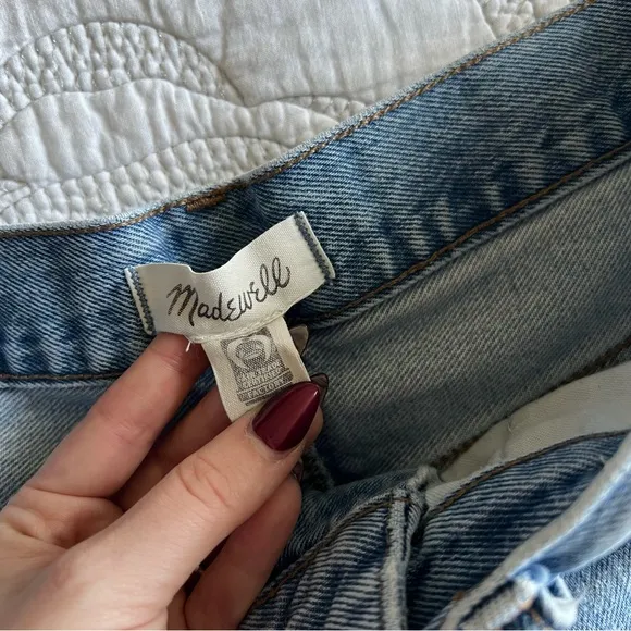 Madewell - Relaxed Mid-Length Denim Shorts in Scottsburg Wash