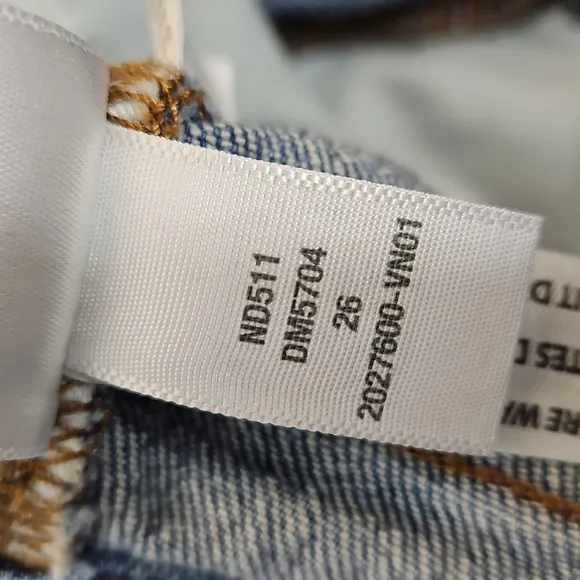 Madewell The Mid-Rise Perfect Vintage Jean in Ainsdale Wash: Knee-Rip Edition 26