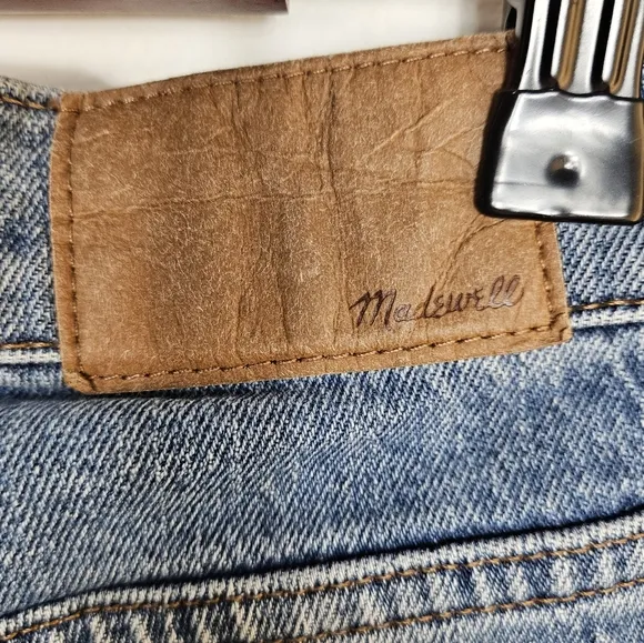 Madewell The Mid-Rise Perfect Vintage Jean in Ainsdale Wash: Knee-Rip Edition 26