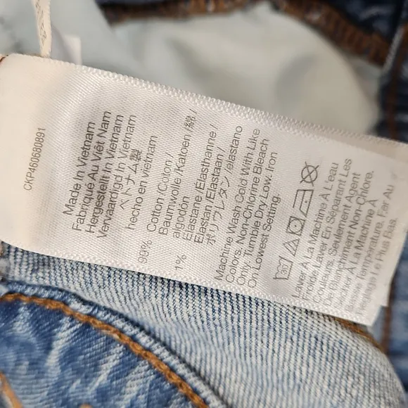 Madewell The Mid-Rise Perfect Vintage Jean in Ainsdale Wash: Knee-Rip Edition 26
