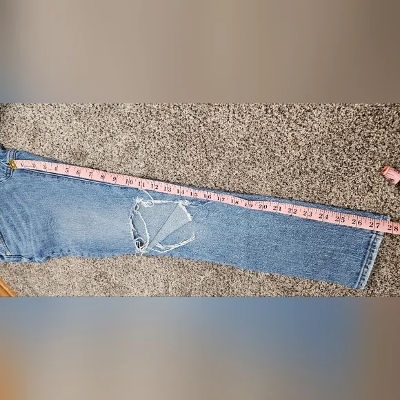 Madewell The Mid-Rise Perfect Vintage Jean in Ainsdale Wash: Knee-Rip Edition 26