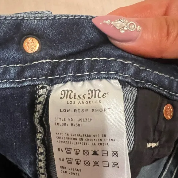 Miss Me Low Rise Stretch Denim Shorts size 27 Exclusive American flag embroidery