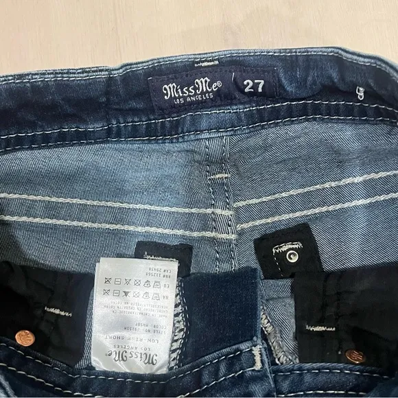 Miss Me Low Rise Stretch Denim Shorts size 27 Exclusive American flag embroidery