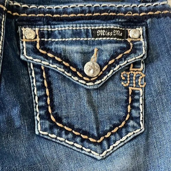 ♥️Miss me ♥️Mid-Rise Bermuda Denim Jeans size (25) women’s.