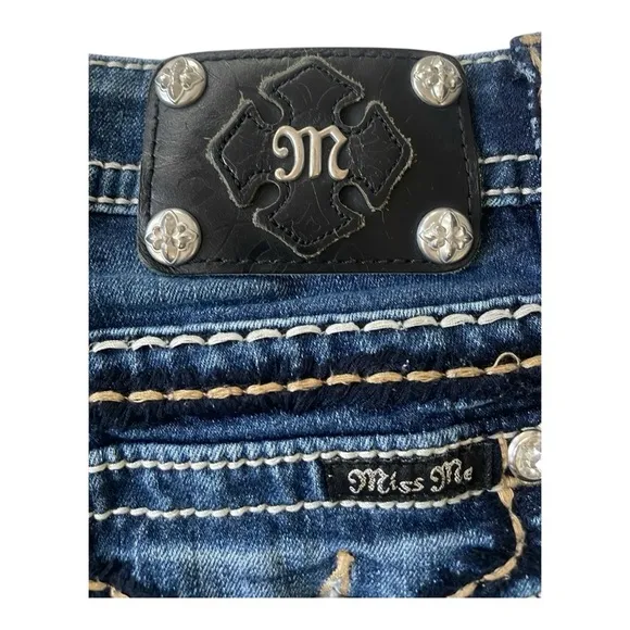 ♥️Miss me ♥️Mid-Rise Bermuda Denim Jeans size (25) women’s.