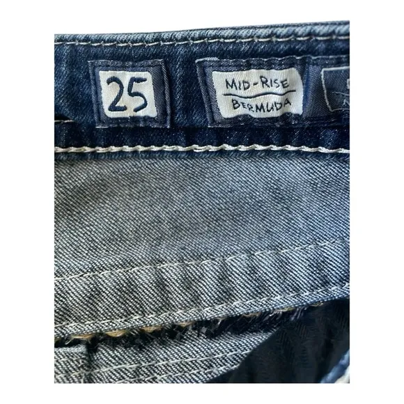 ♥️Miss me ♥️Mid-Rise Bermuda Denim Jeans size (25) women’s.