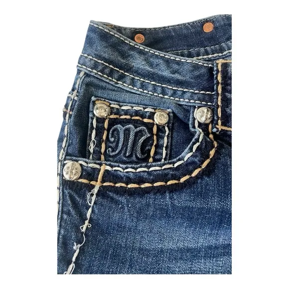♥️Miss me ♥️Mid-Rise Bermuda Denim Jeans size (25) women’s.