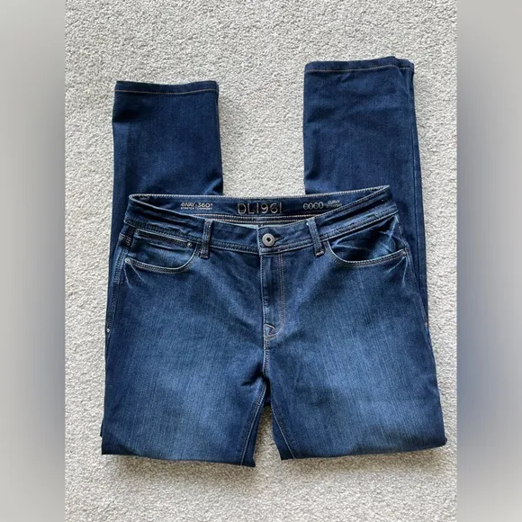 NWOT DL1961 Coco Curvy Straight Jeans Size 31