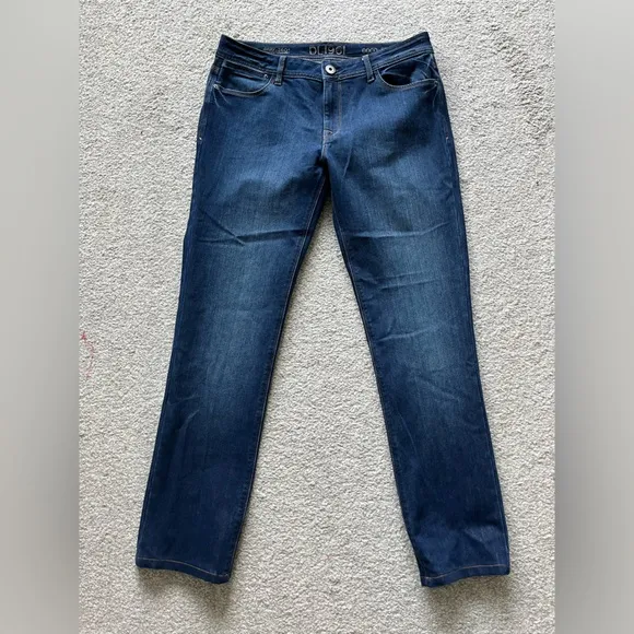 NWOT DL1961 Coco Curvy Straight Jeans Size 31
