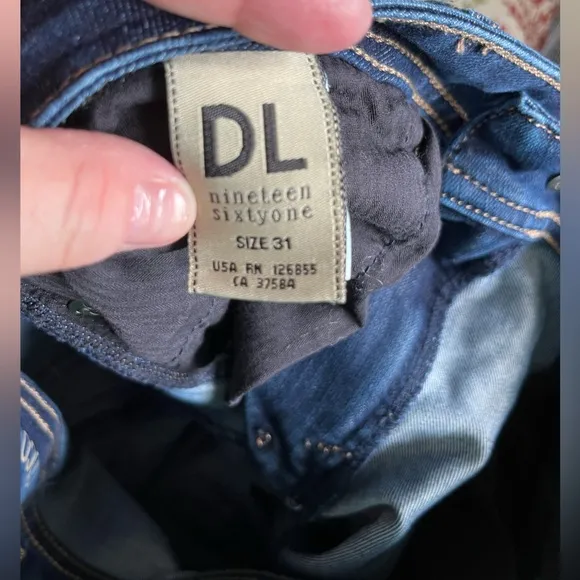 NWOT DL1961 Coco Curvy Straight Jeans Size 31