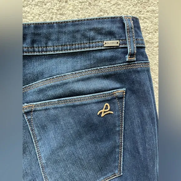 NWOT DL1961 Coco Curvy Straight Jeans Size 31