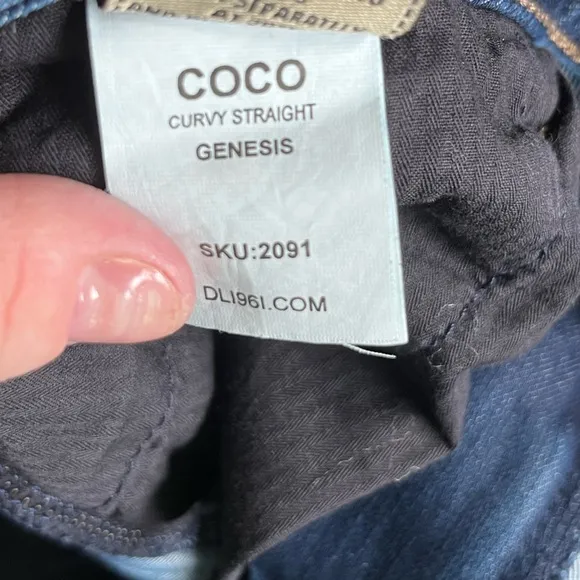 NWOT DL1961 Coco Curvy Straight Jeans Size 31