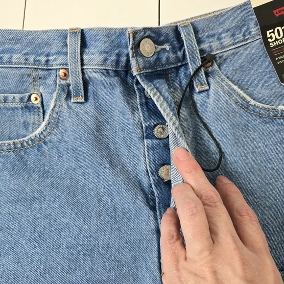 NWT 501 Original High Rise Button Fly Denim Shorts 31