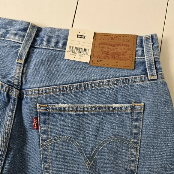 NWT 501 Original High Rise Button Fly Denim Shorts 31