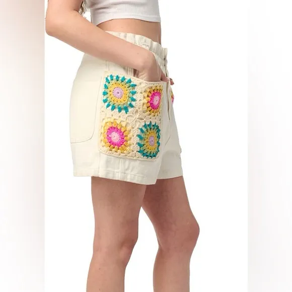 NWT BLANKNYC Crochet Appliqué Paperbag Waist Denim Shorts Size Medium