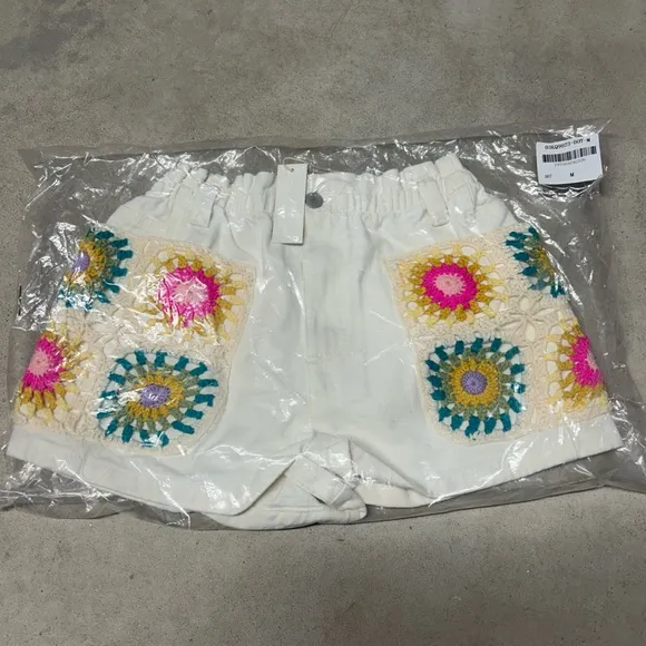 NWT BLANKNYC Crochet Appliqué Paperbag Waist Denim Shorts Size Medium