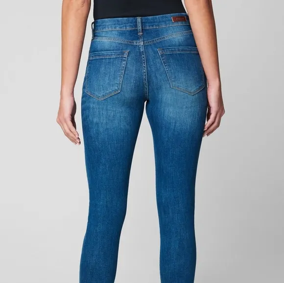 NWT BlankNYC Medium Wash Close Attention The Bond Frayed Hem Skinny Jeans 25