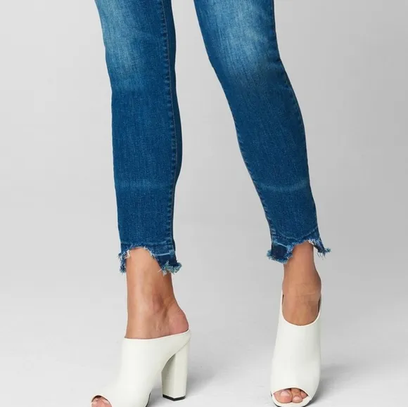 NWT BlankNYC Medium Wash Close Attention The Bond Frayed Hem Skinny Jeans 25