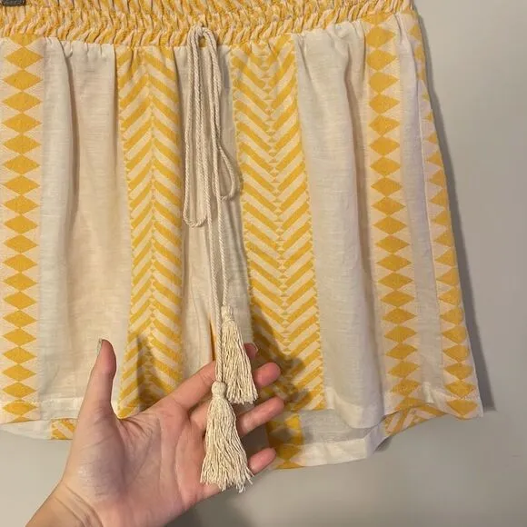NWT Kasia Geometric Print Yellow Shorts Size Small