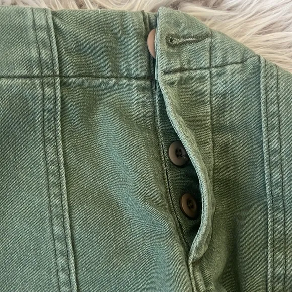 NWT Le Superbe Beach Crawler Cutoff Green Shorts Size 4 Reg. $175