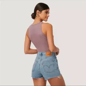 NWT Levi Strauss Super High Rise Slim Through Hip Ribcage Shorts - 24