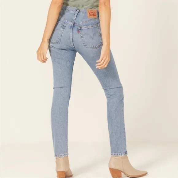 NWT Levi’s 501 High Rise Skinny Jeans in Light Indigo Destructed