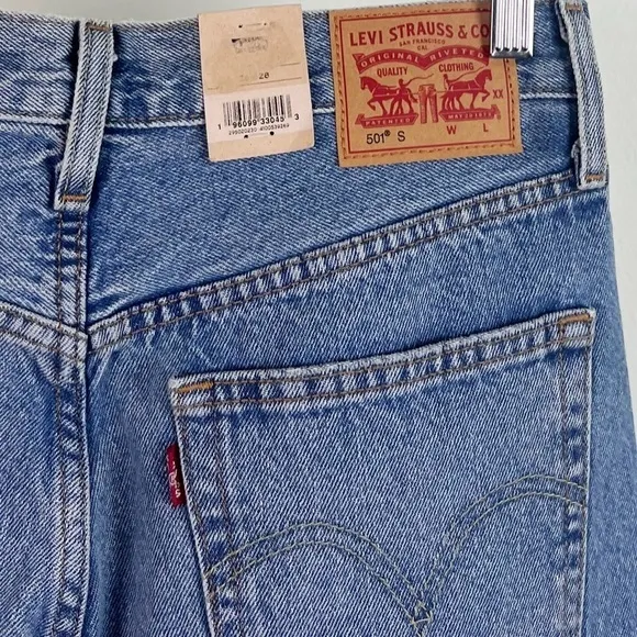 NWT Levi’s 501 High Rise Skinny Jeans in Light Indigo Destructed