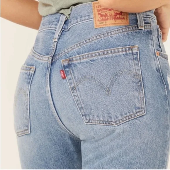 NWT Levi’s 501 High Rise Skinny Jeans in Light Indigo Destructed