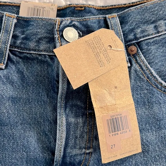 NWT Levi’s 501 Non Stretch Raw Hem Denim Shorts