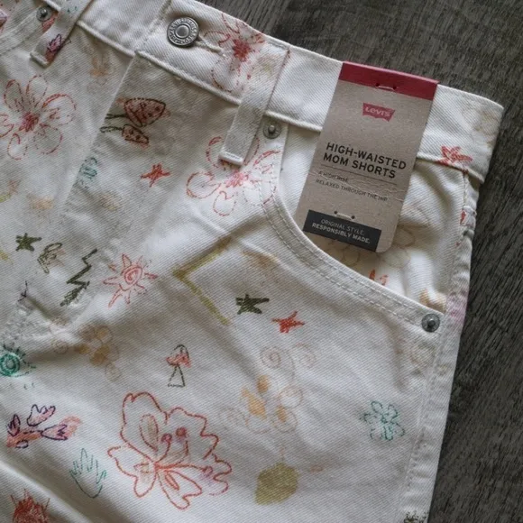 NWT Levis High Waisted Mom Denim Jean Shorts Size 25 Space Doodle