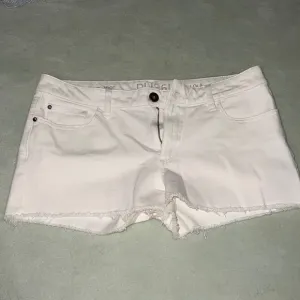 🤍Pristine DL1961🤍 jean shorts. Size 31. EUC.