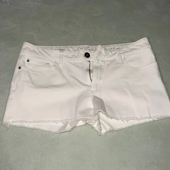 🤍Pristine DL1961🤍 jean shorts. Size 31. EUC.