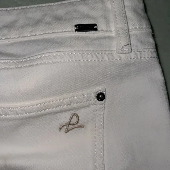 🤍Pristine DL1961🤍 jean shorts. Size 31. EUC.