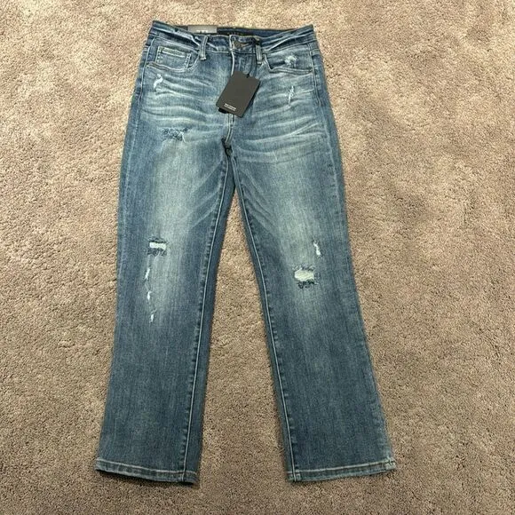 Risen washed straight leg jean with stretch! Size 5/27 NWT