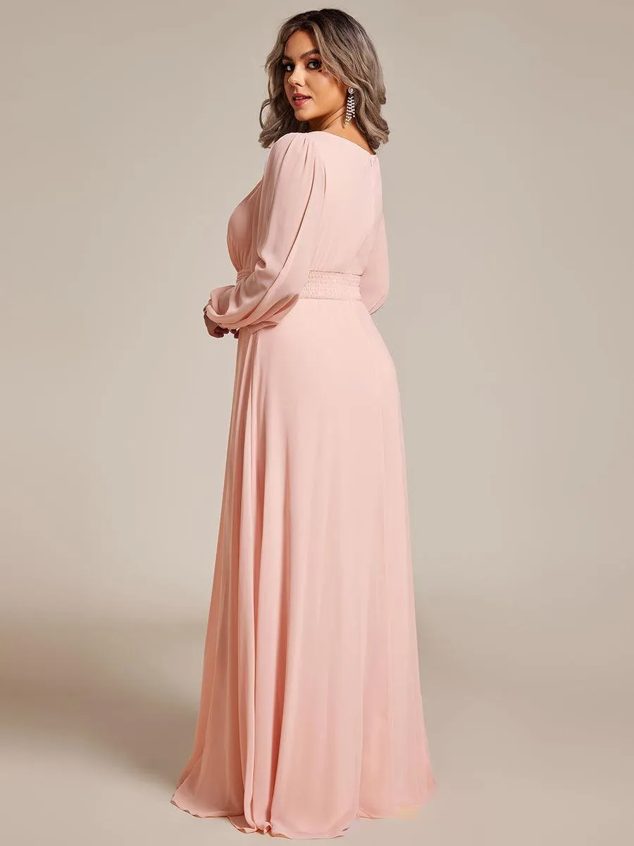 Robe de demoiselle d'honneur plissée à manches longues transparente de grande taille