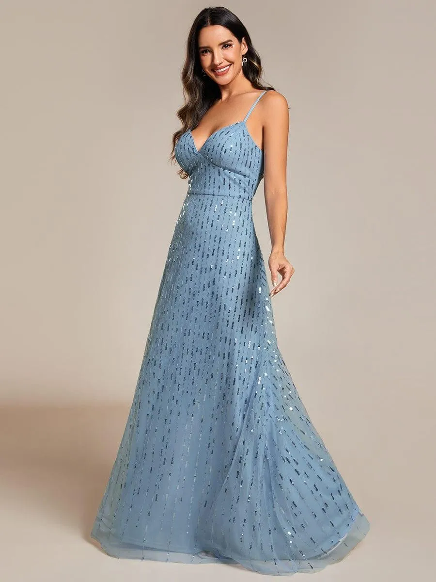 Robe de soirée taille haute à col en V profond et à paillettes ornée de bretelles spaghetti