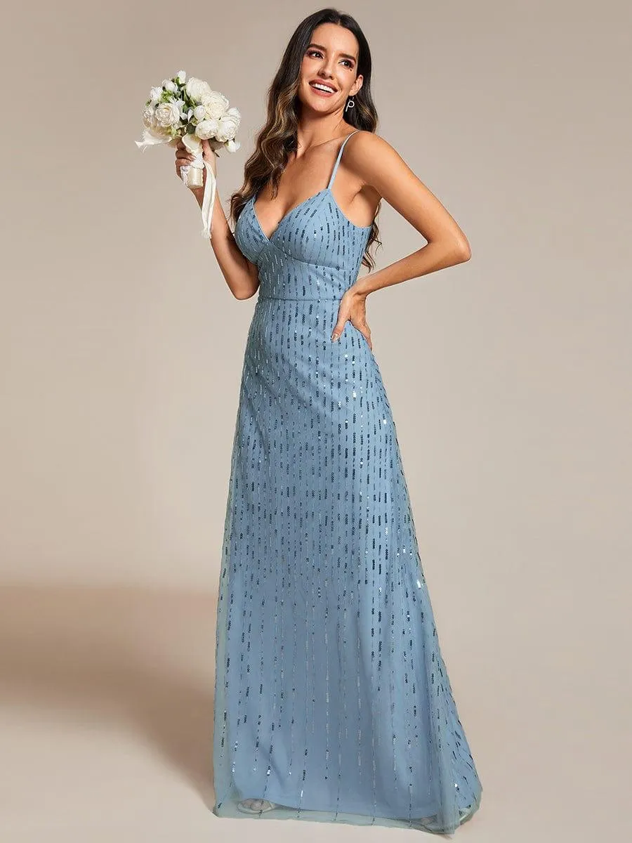 Robe de soirée taille haute à col en V profond et à paillettes ornée de bretelles spaghetti